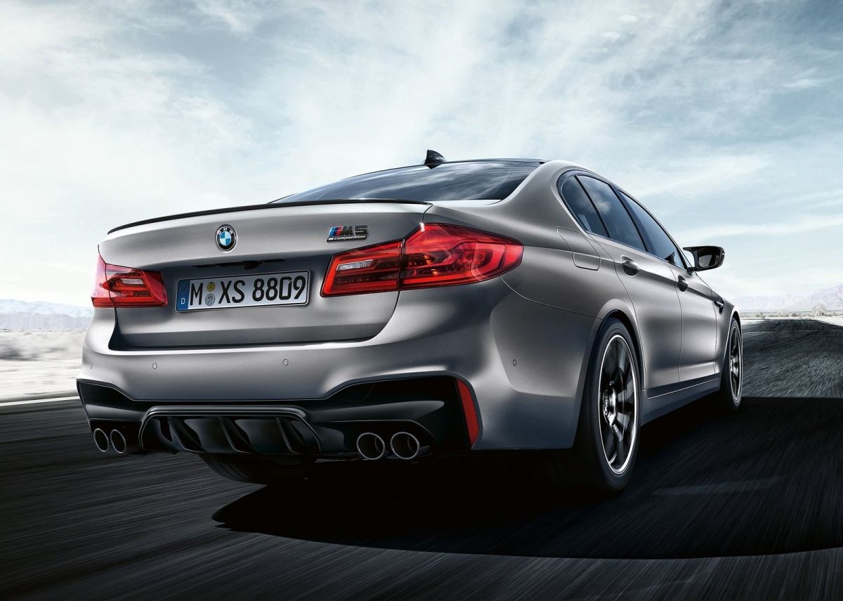 Bmw m5 объем двигателя