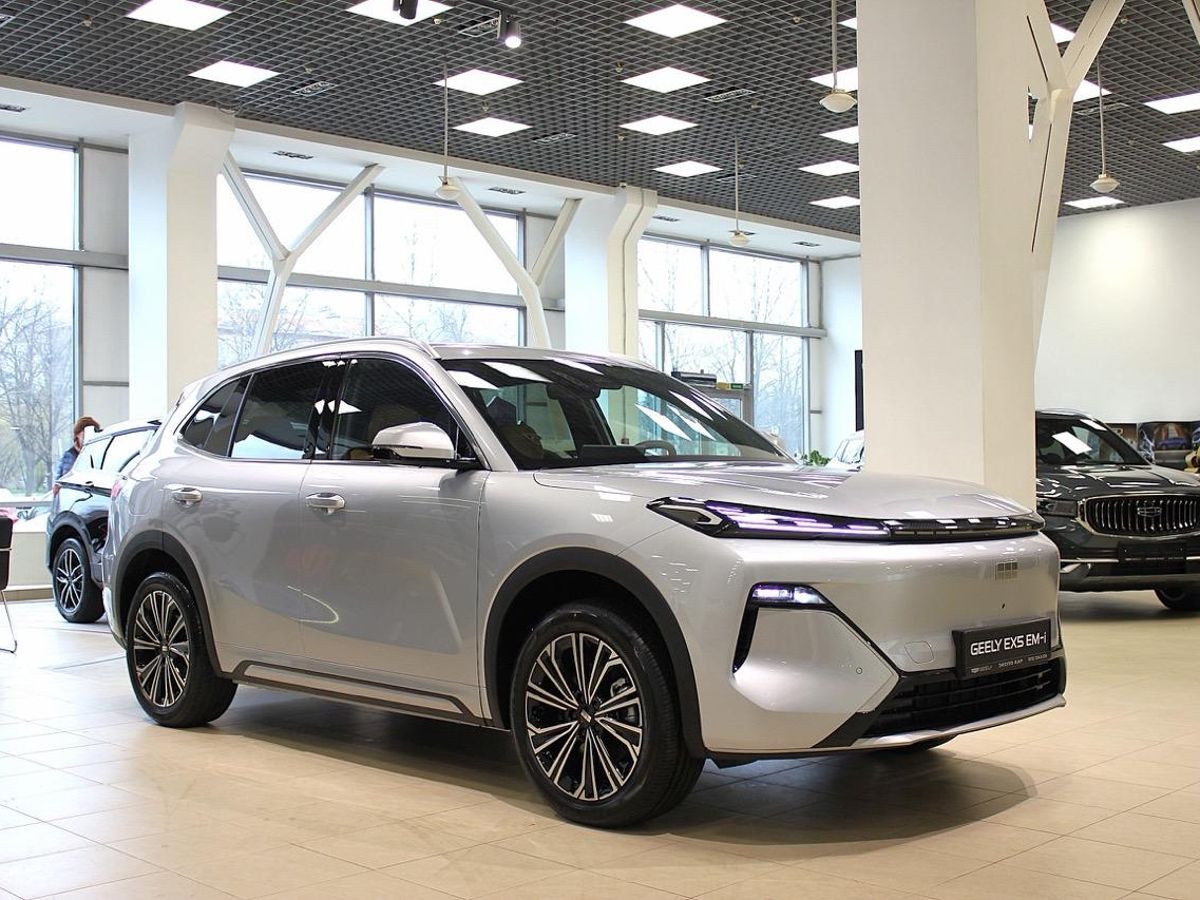 Geely EX5 EM-i I, Pearl Silver / Серебристый металлик, 3094990 рублей, вид 3