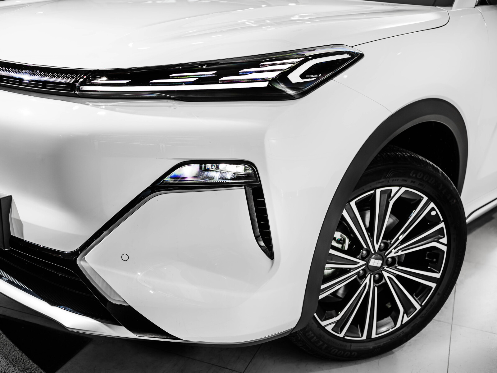 Geely EX5 EM-i I, Crystal White / Белый, 2664990 рублей, вид 4