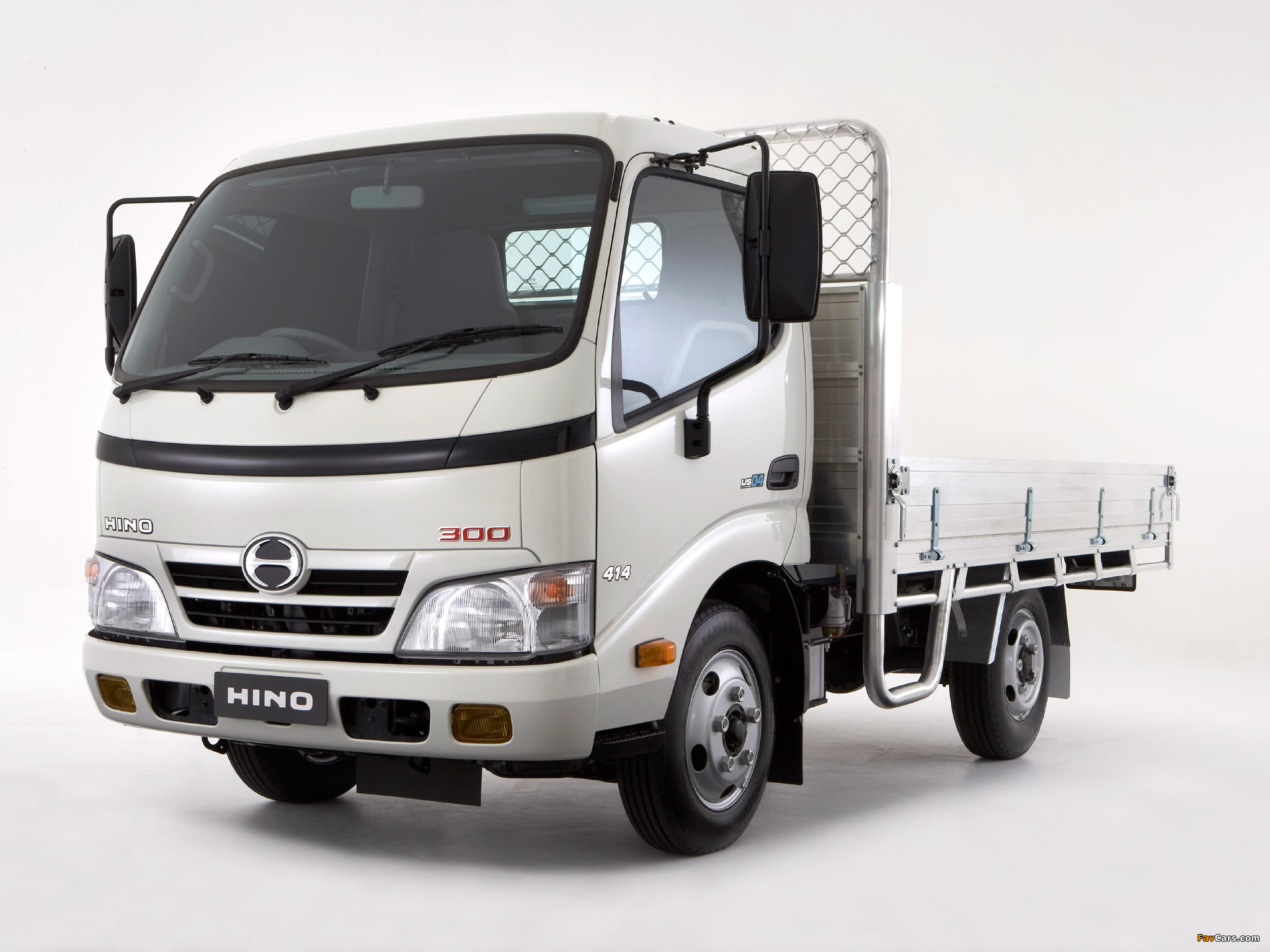 Объем двигателя HINO 300 (7,5 тонн): какой объем двигателя авто Хино 300  (7,5 тонн), объем двигателя в литрах и кубических сантиметрах