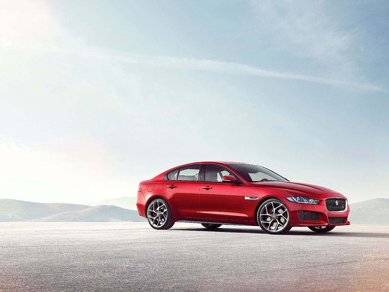 Клиренс Jaguar XE (), дорожный просвет