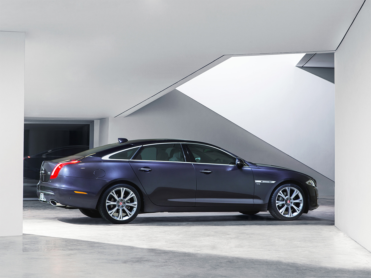 Тип привода автомобиля Jaguar XJ: передний, задний или полный привод авто  Ягуар XJ и комплектаций