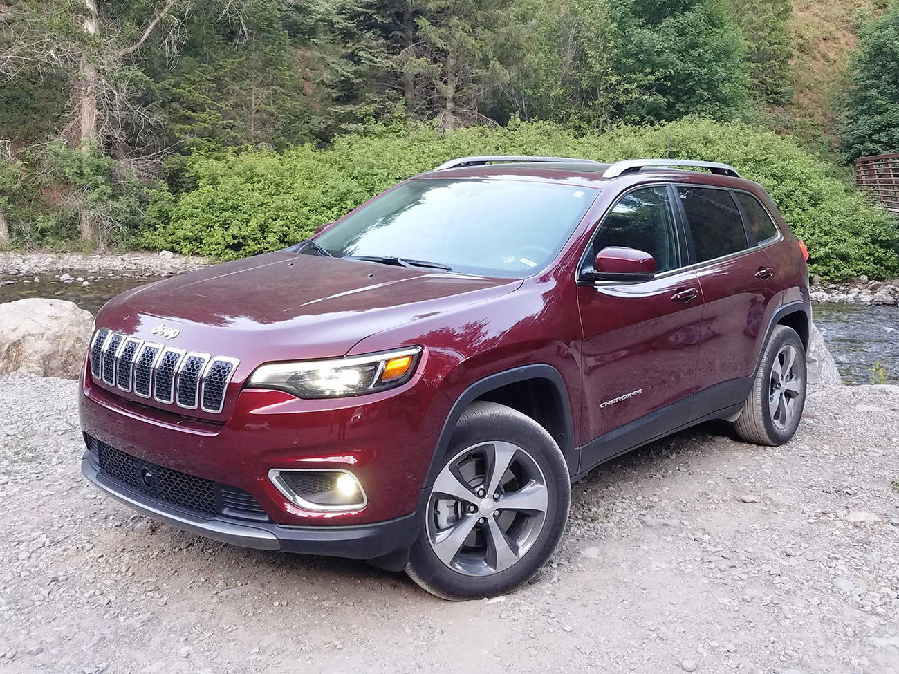 Комплектации и характеристики Jeep Cherokee