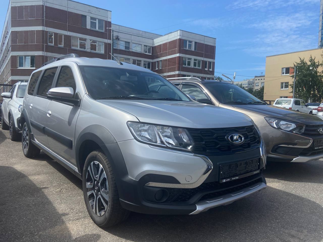 LADA Largus Cross I Рестайлинг, Серебристый "Платина" металлик, 1411600 рублей, вид 7