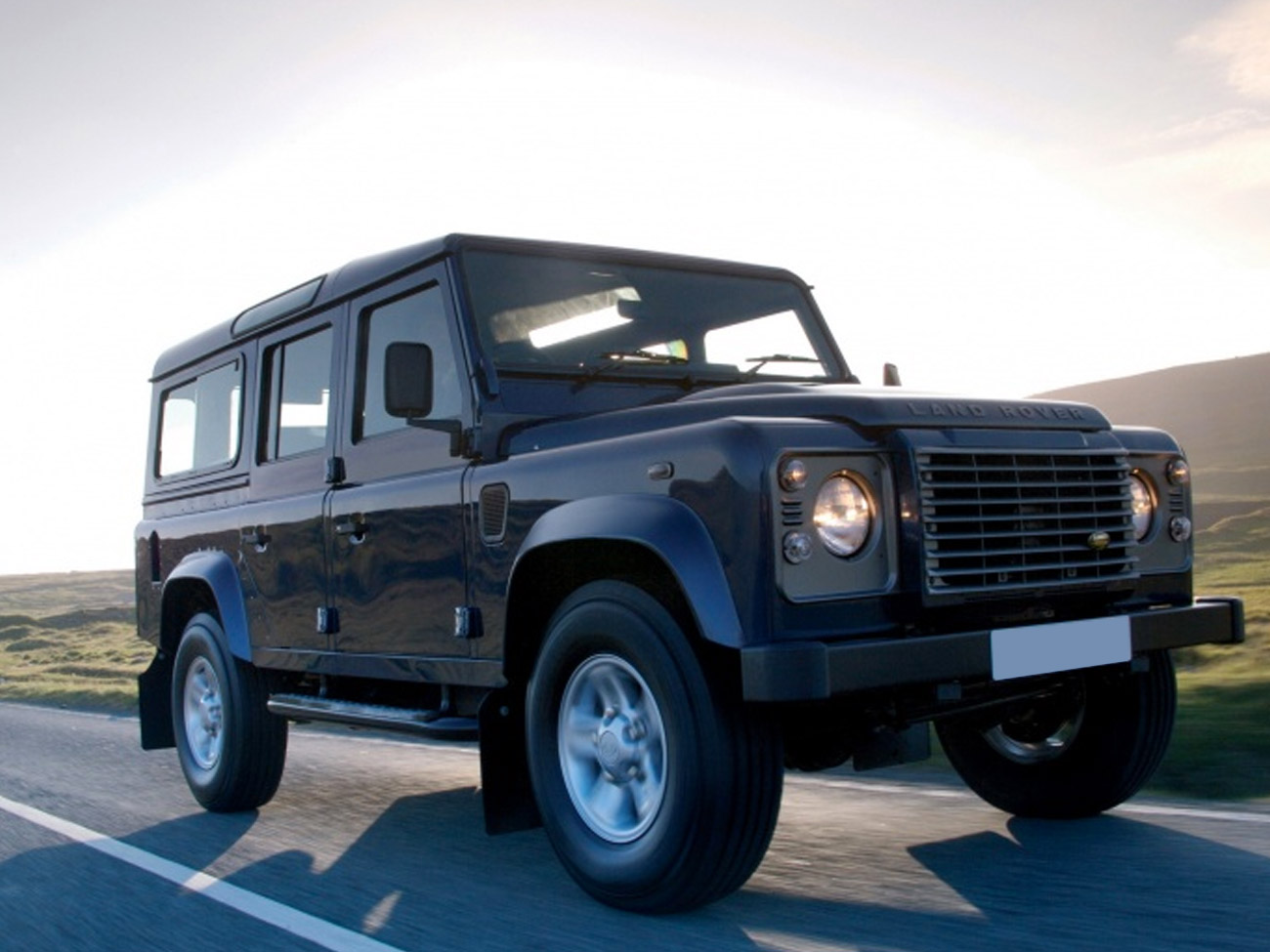 Технические характеристики Land Rover Defender: комплектации и модельного  ряда Ленд Ровер на сайте autospot.ru