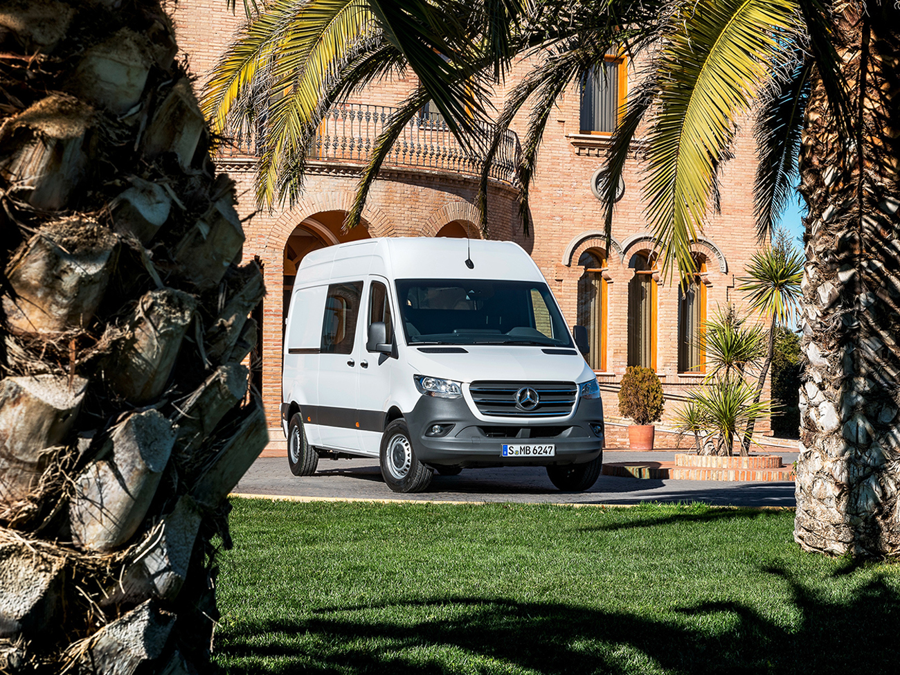 Технические характеристики Mercedes-Benz Sprinter: комплектации и  модельного ряда Mерседес-Бенц на сайте autospot.ru