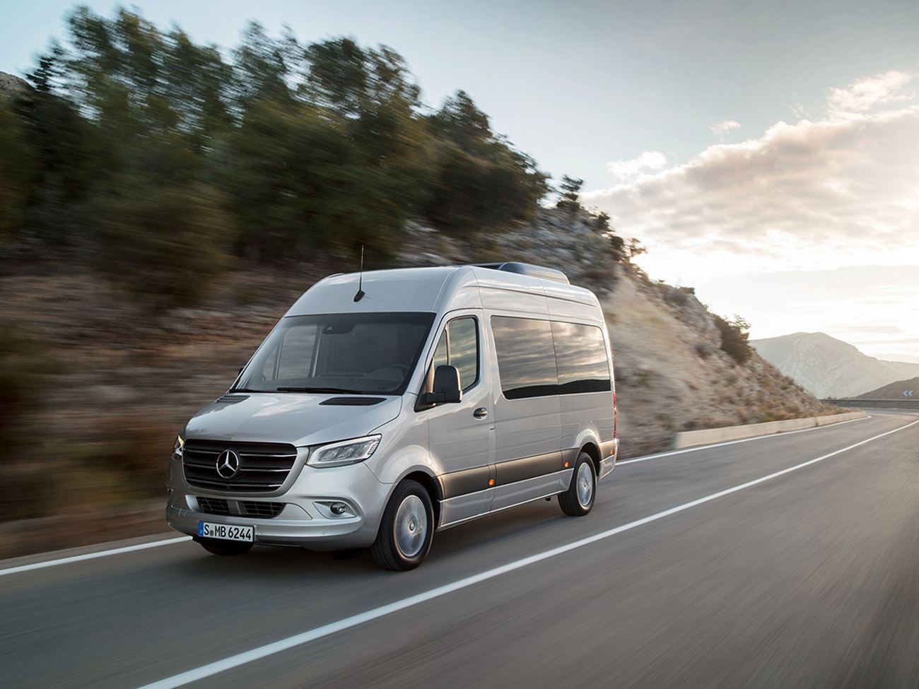 Технические характеристики Mercedes-Benz Sprinter Classic микроавтобус:  комплектации и модельного ряда Mерседес-Бенц на сайте autospot.ru