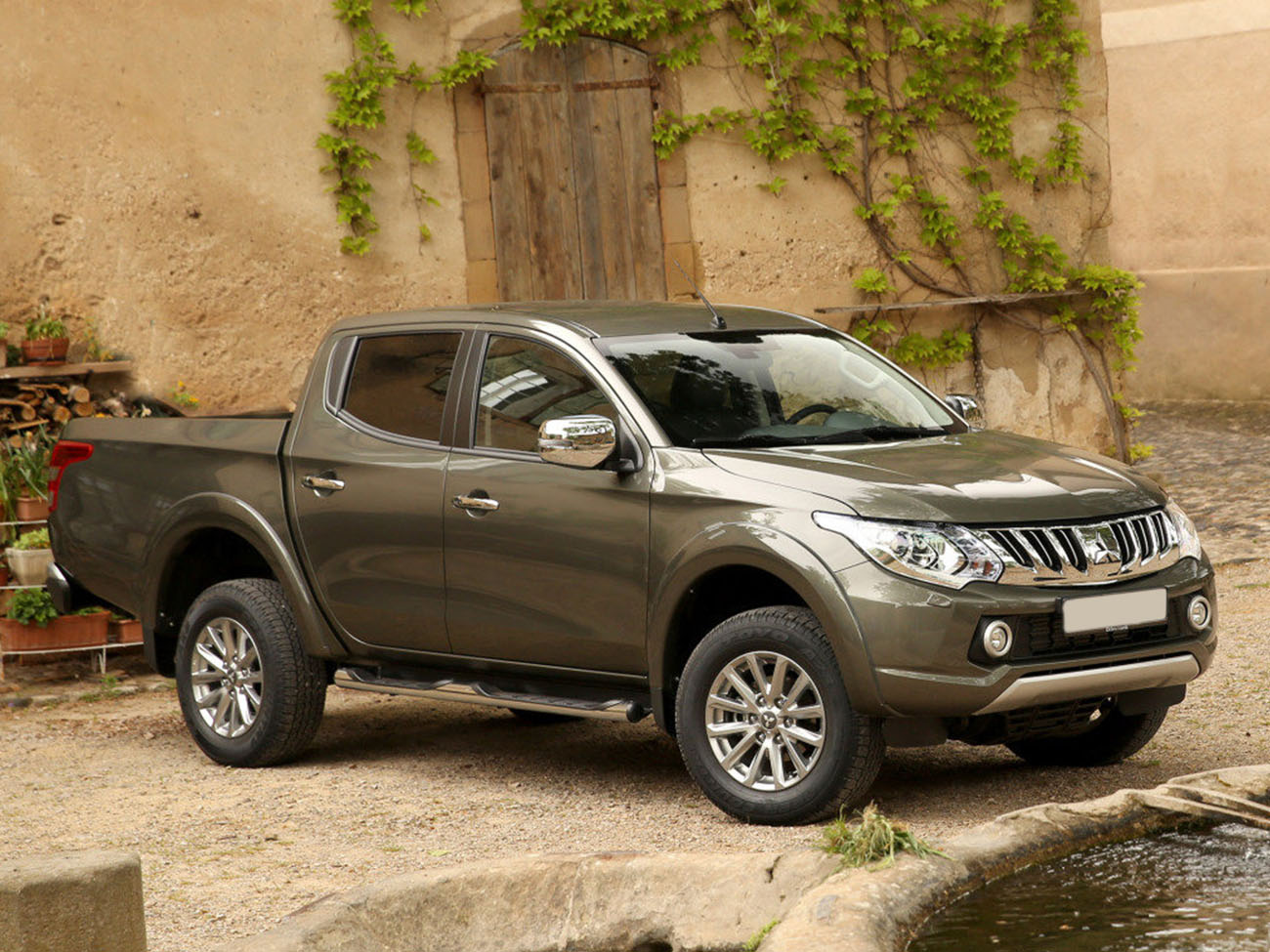 Технические характеристики Mitsubishi L200: комплектации и модельного ряда  Мицубиси на сайте autospot.ru