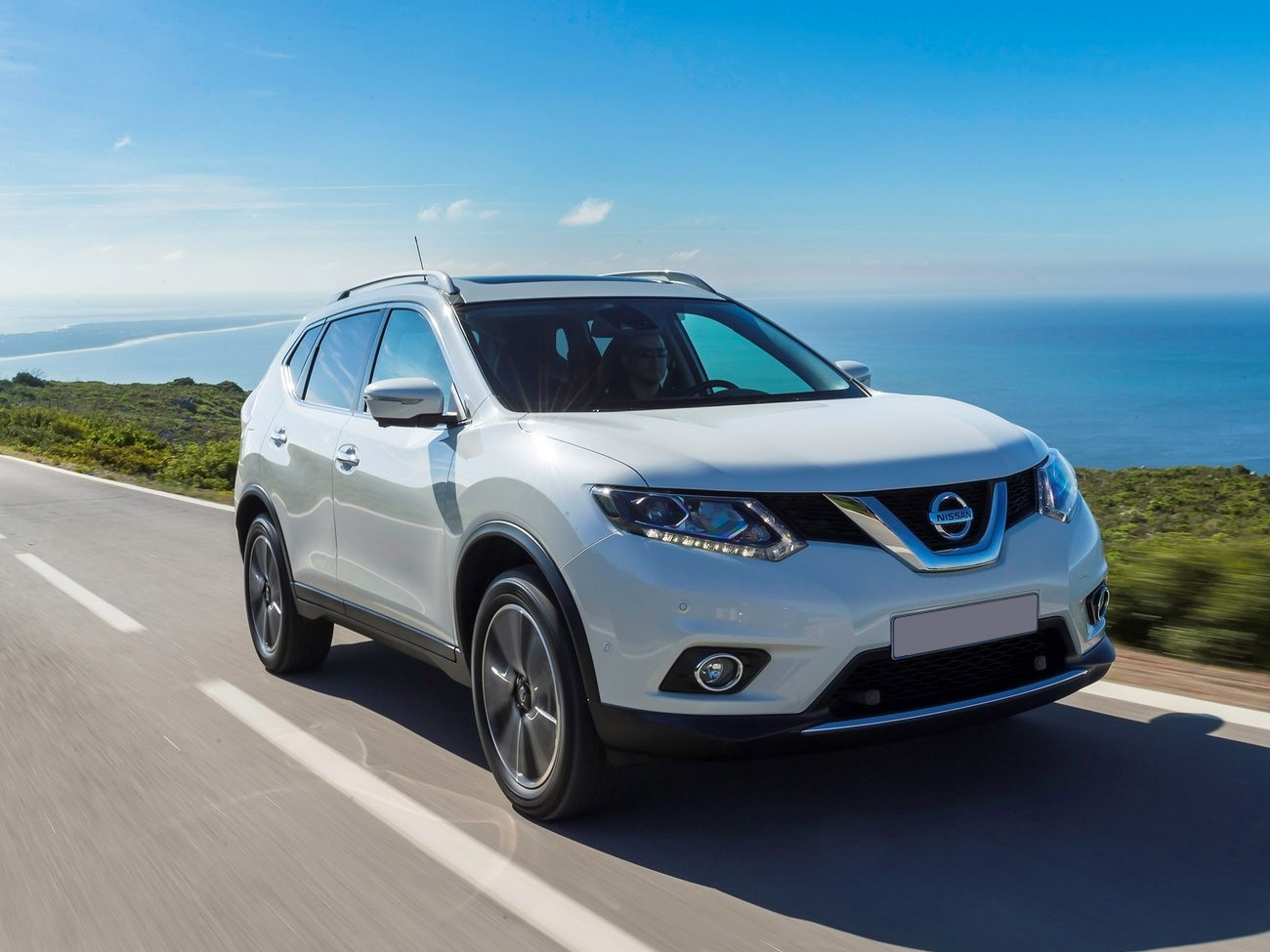 Характеристики автомобиля Nissan X-Trail 2016 года