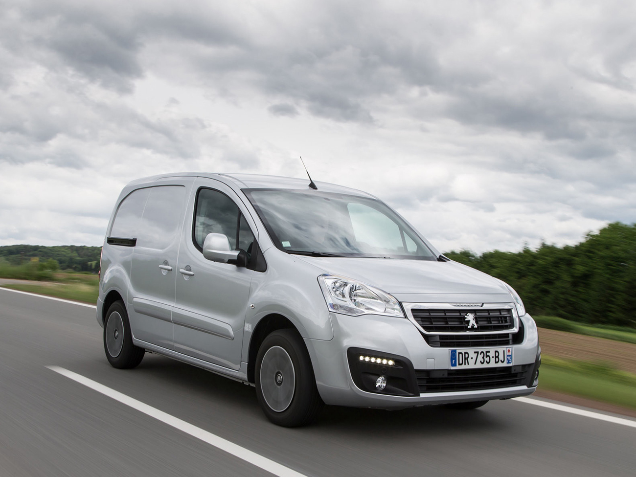 Вес автомобиля Peugeot Partner: сколько весит Пежо Partner в комплектациях,  масса автомобиля без нагрузки